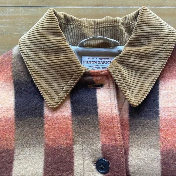 Filson | Women’s Blanket Wool Barn Coat - Picture 2 of 10